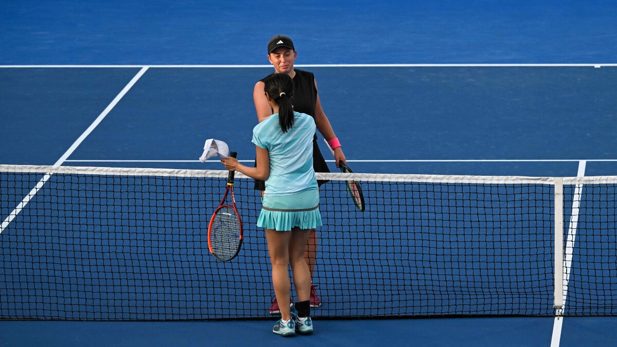 Video: Ostapenko pārliecinoši sasniedz Dohas “WTA 1000” turnīra otro kārtu