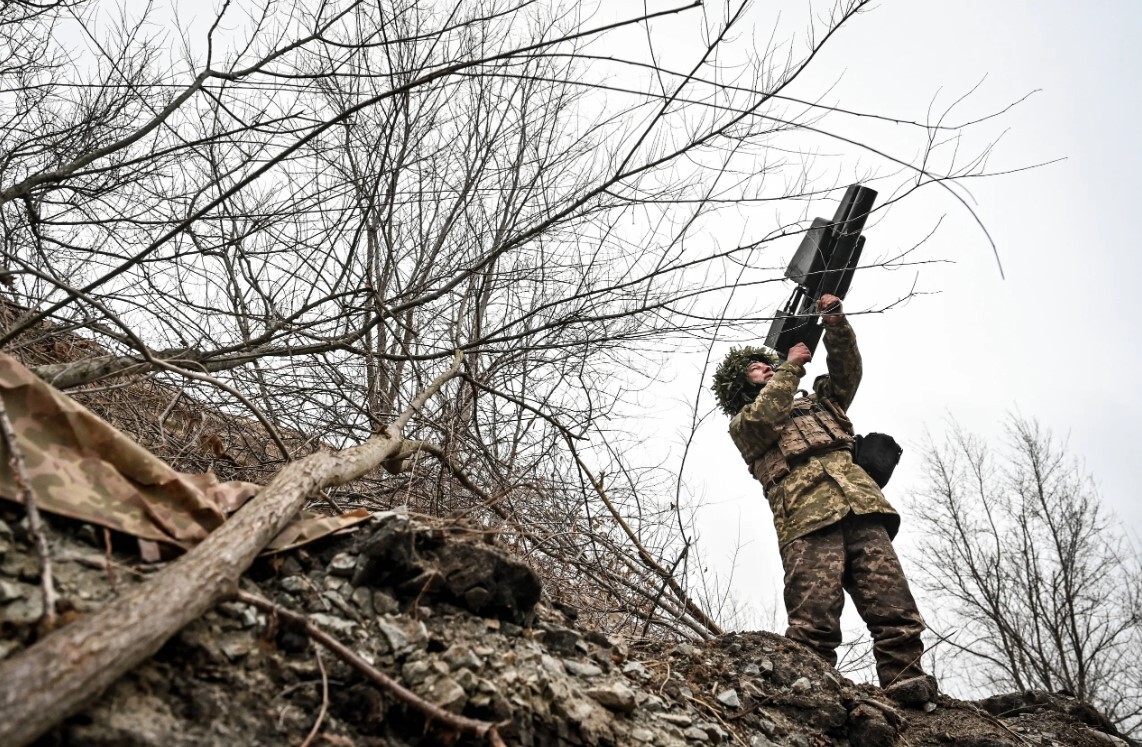 Ukraiņi notriekuši sešas ballistiskās raķetes un 71 dronu