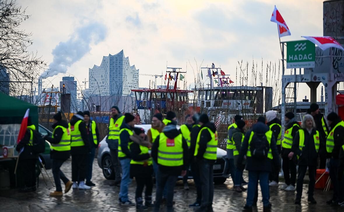 Streika dēļ Hamburgas osta slēgta lielo kuģu satiksmei