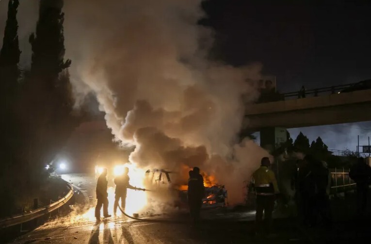 Demonstranti Libānā uzbrūk ANO miera spēkiem, ievainojot komandiera vietnieku