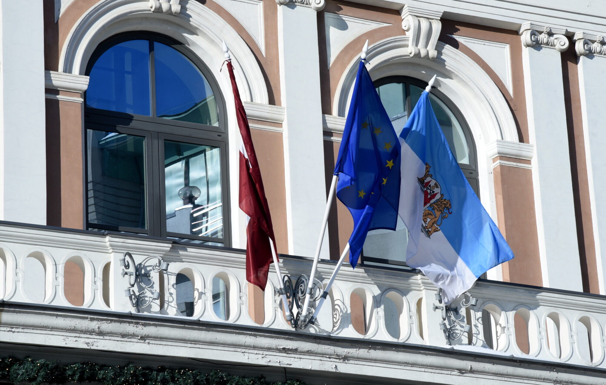 Rīgas domē nomainīsies aptuveni divas trešdaļas deputātu