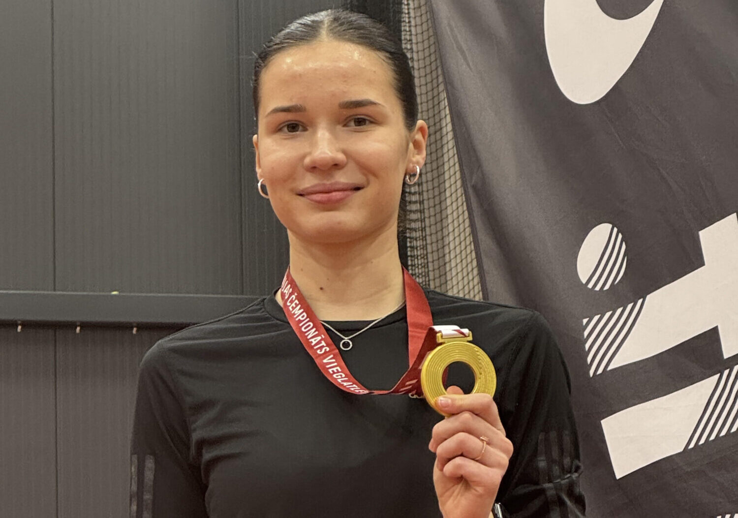 Laura Osipenko kļūst par Latvijas čempioni 60 metru barjerskrējienā