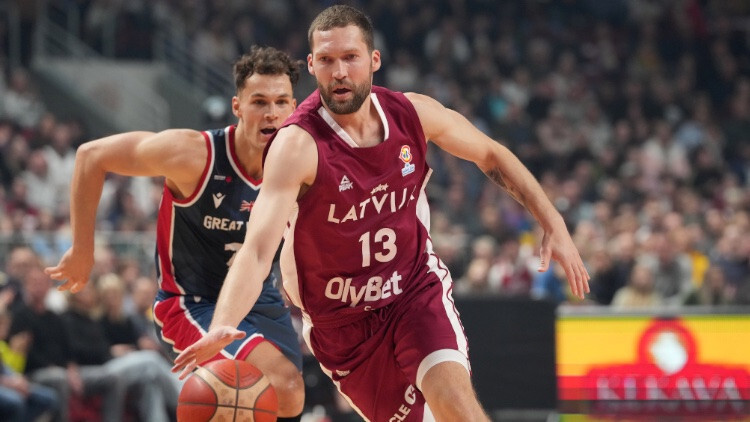 Latvijas basketbola izlase februāra mačus aizvadīs bez Lomaža un Šmita