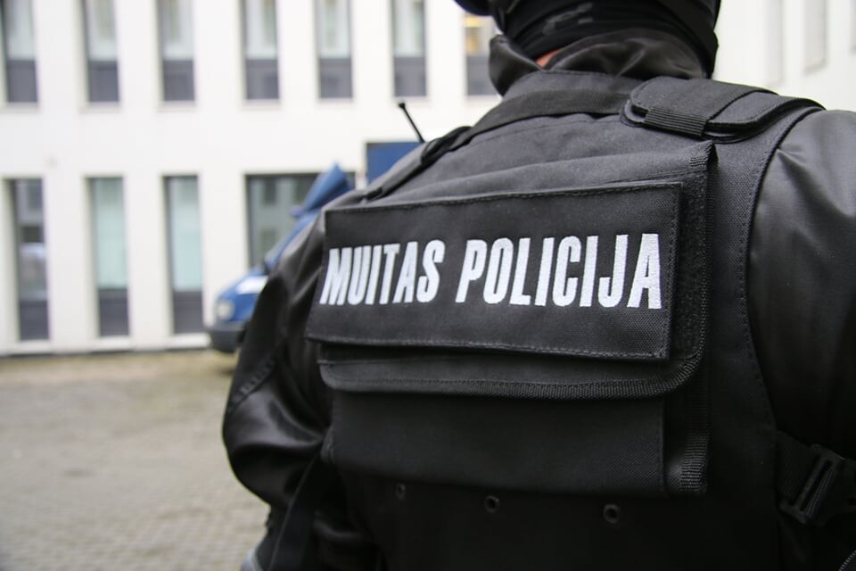 Raidījums: Liepājā “palaiž garām” 450 kilogramus heroīna, VID sāk dienesta pārbaudi