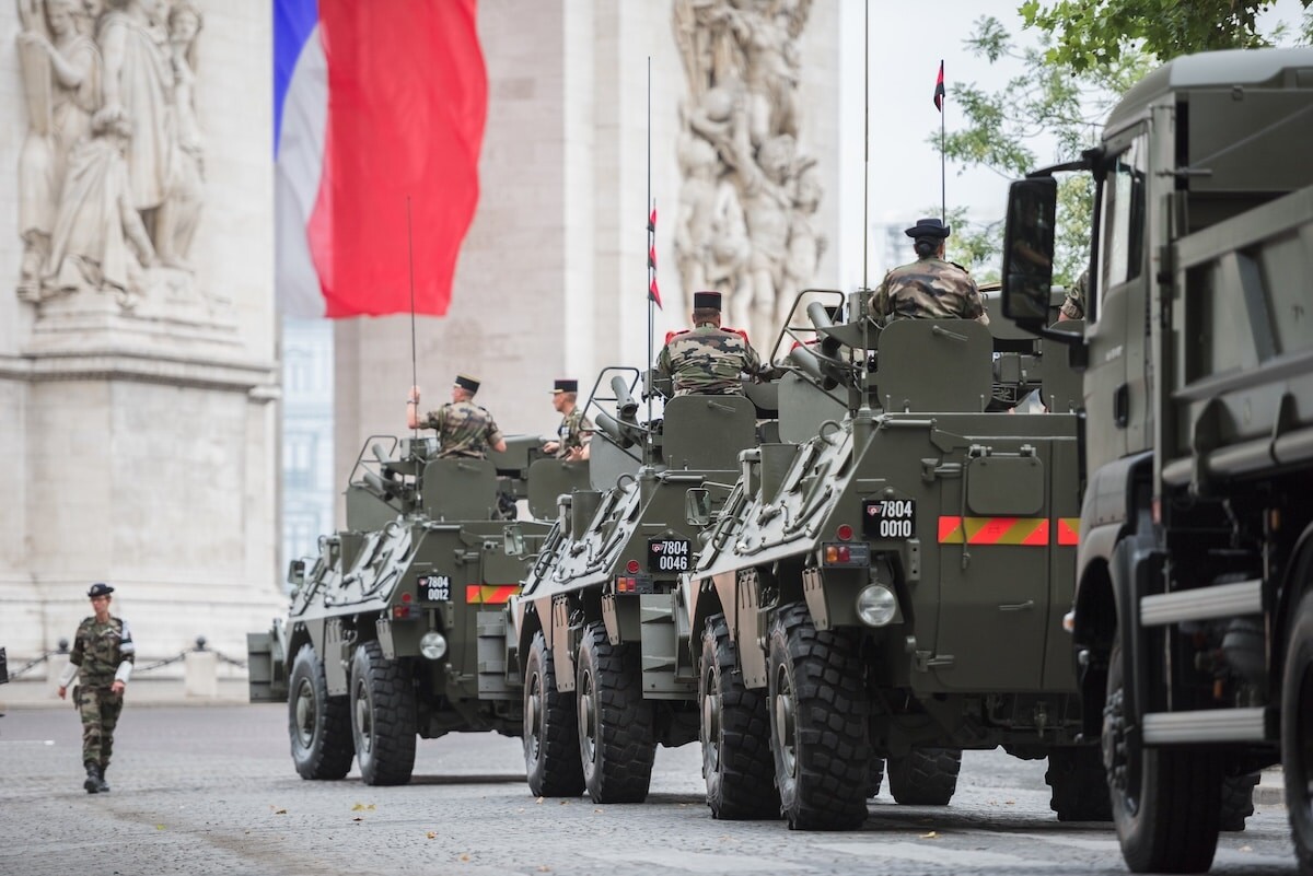 Francija plāno ievērojami palielināt aizsardzības izdevumus