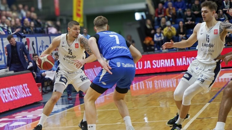 “Liepājas” basketbolisti ceturtdaļfināla pirmajā spēlē zaudē “Kalev”/”Cramo”