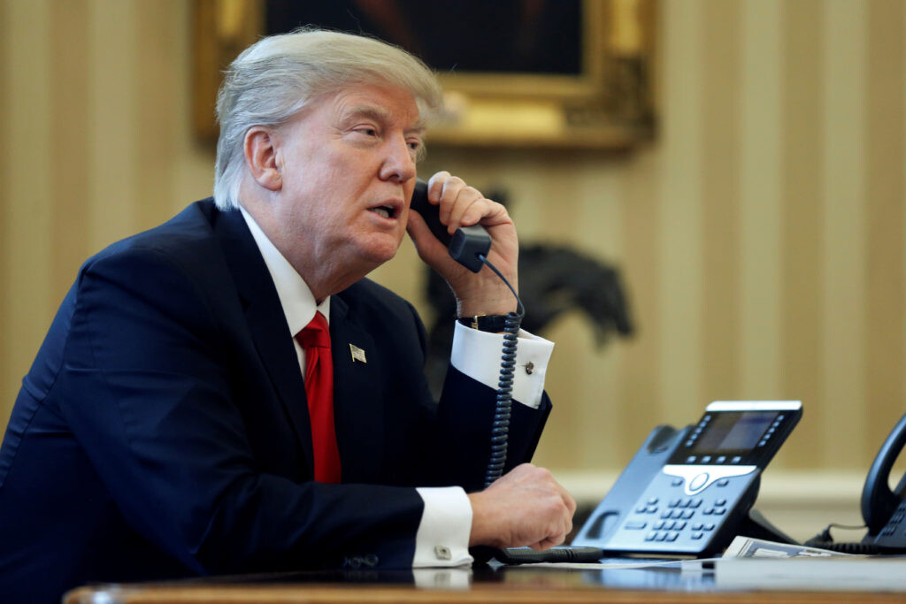Trampa un Putina telefonsaruna ilgusi vairāk par divām stundām