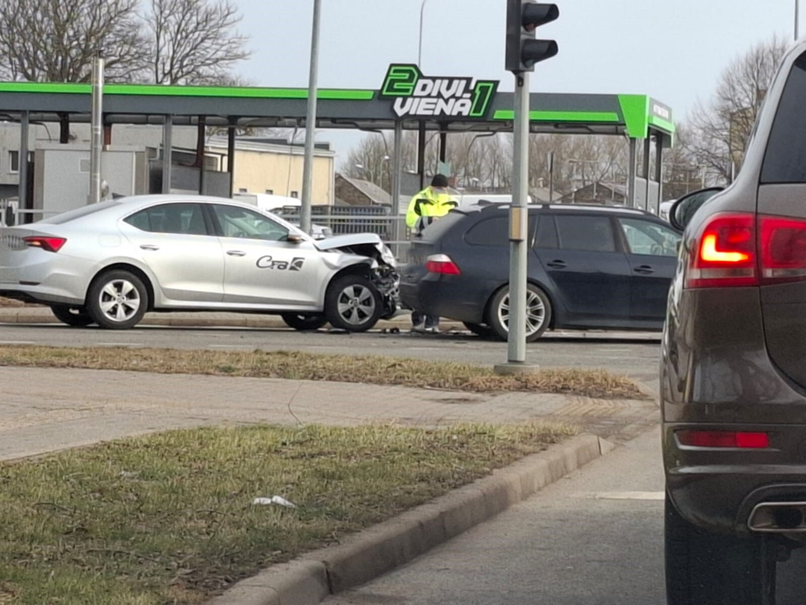 “Škodas” un “BMW” vadītāji sākotnēji nevienojas par saskaņoto paziņojumu