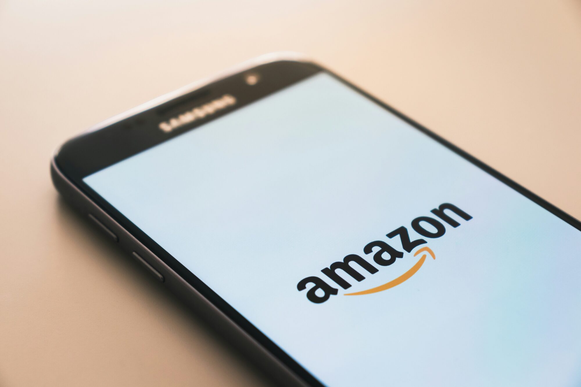 Lietuvas pilsoni aiztur aizdomās par 2,5 miljonu eiro izkrāpšanu no “Amazon”