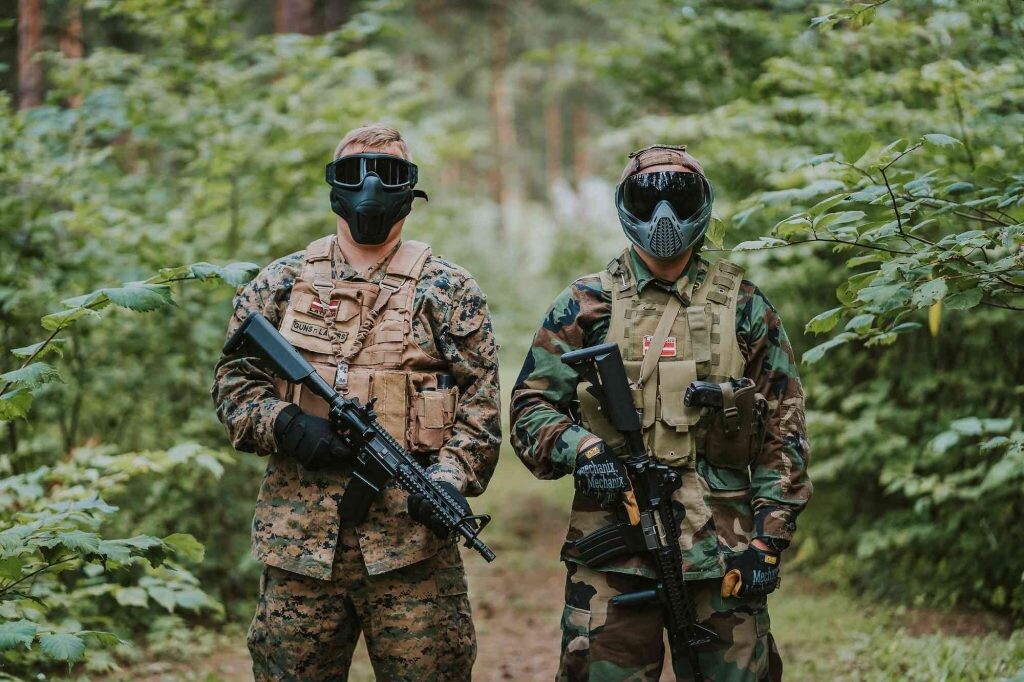 Raidījums: Latvijā pērn no Krievijas ievesta vairāk nekā 31 tonna ar “airsoft” granātām un trokšņu un dūmu ierīcēm