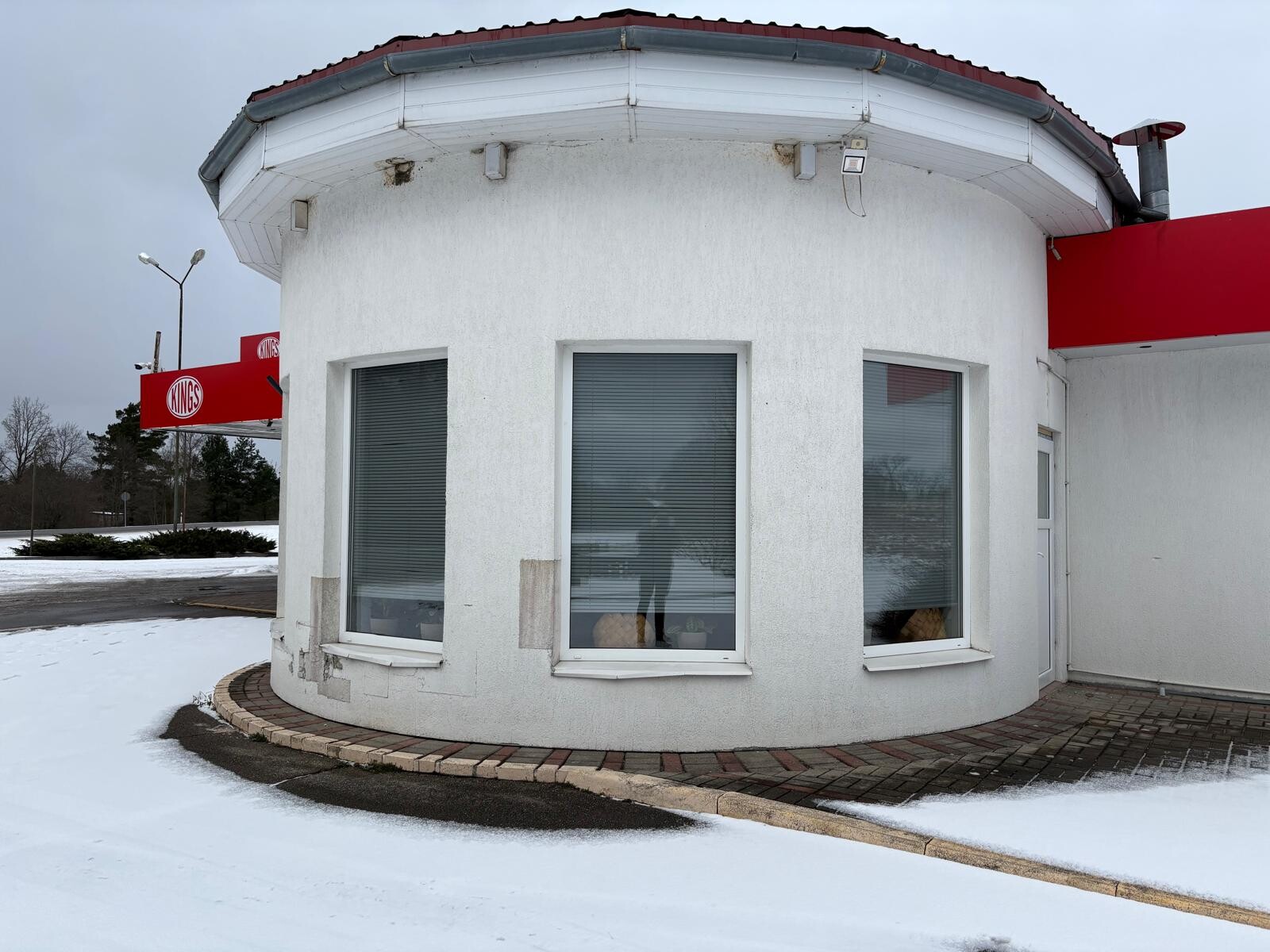 Kapsēdē, Ventspils šosejas malā, būs kūku veikaliņš