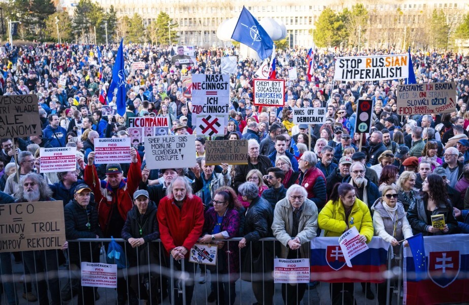 Slovāki protestē pret Fico prokrievisko politiku