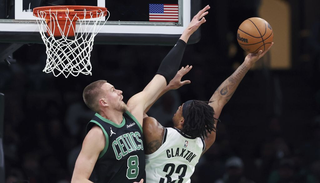 Video: Porziņģim NBA 25 punkti “Celtics” uzvarā; karjeras laikā latvietim 900 pamatturnīrā bloķēti metieni