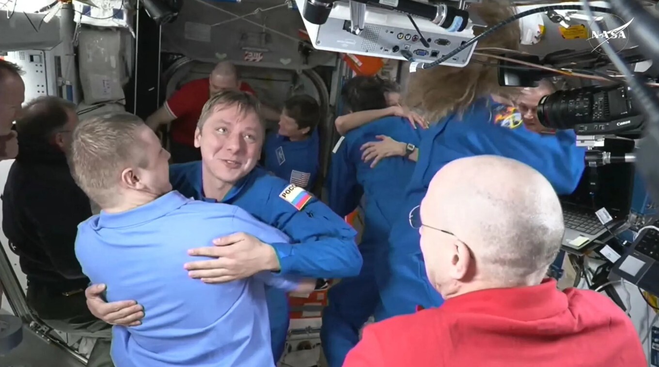 Uz Zemes atgriezušies SKS iestrēgušie astronauti
