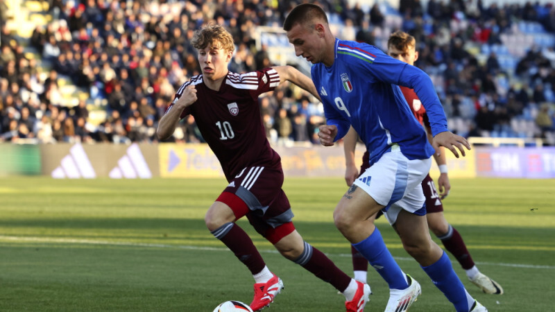 Latvijas U-19 futbolisti EČ kvalifikācijas elites kārtas pirmajā mačā spēlē neizšķirti ar Itāliju