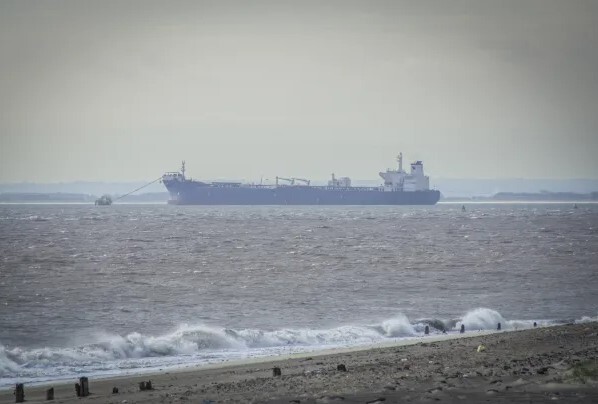 Ziemeļjūrā sadūrušies naftas tankkuģis un kravas kuģis