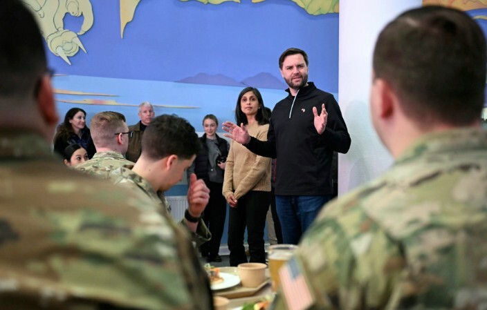 Venss Grenlandē apmeklē ASV armijas bāzi