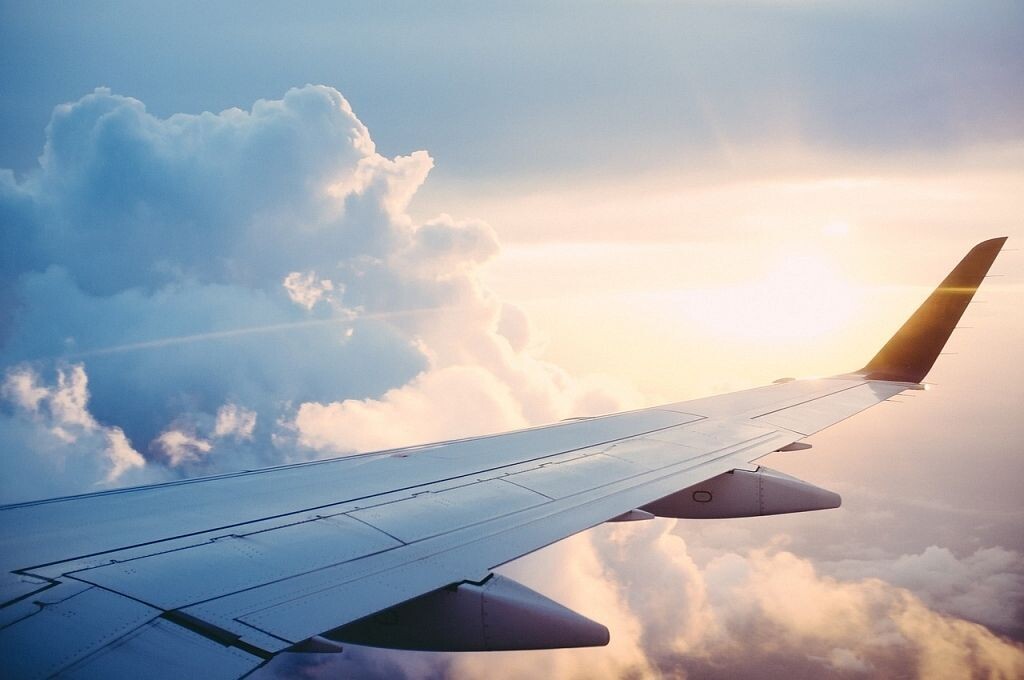Aviokompānijas aicina ES pārskatīt ilgtspējīgas degvielas izmantošanas mērķus