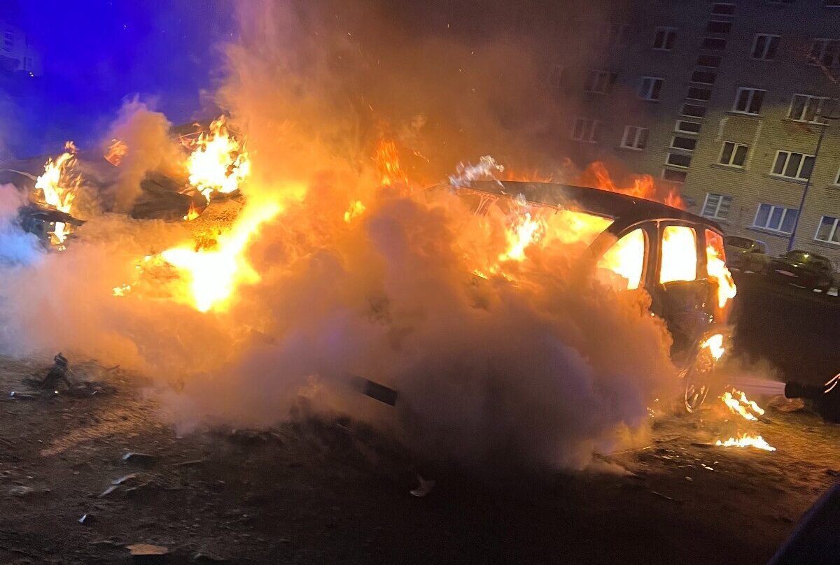 Liepājā naktī atkal deg automašīnas