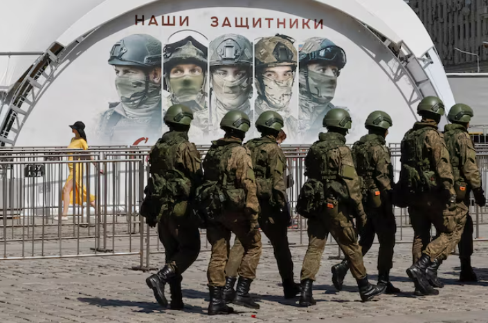 Putins parakstījis dekrētu par 160 000 Krievijas pilsoņu iesaukšanu armijā