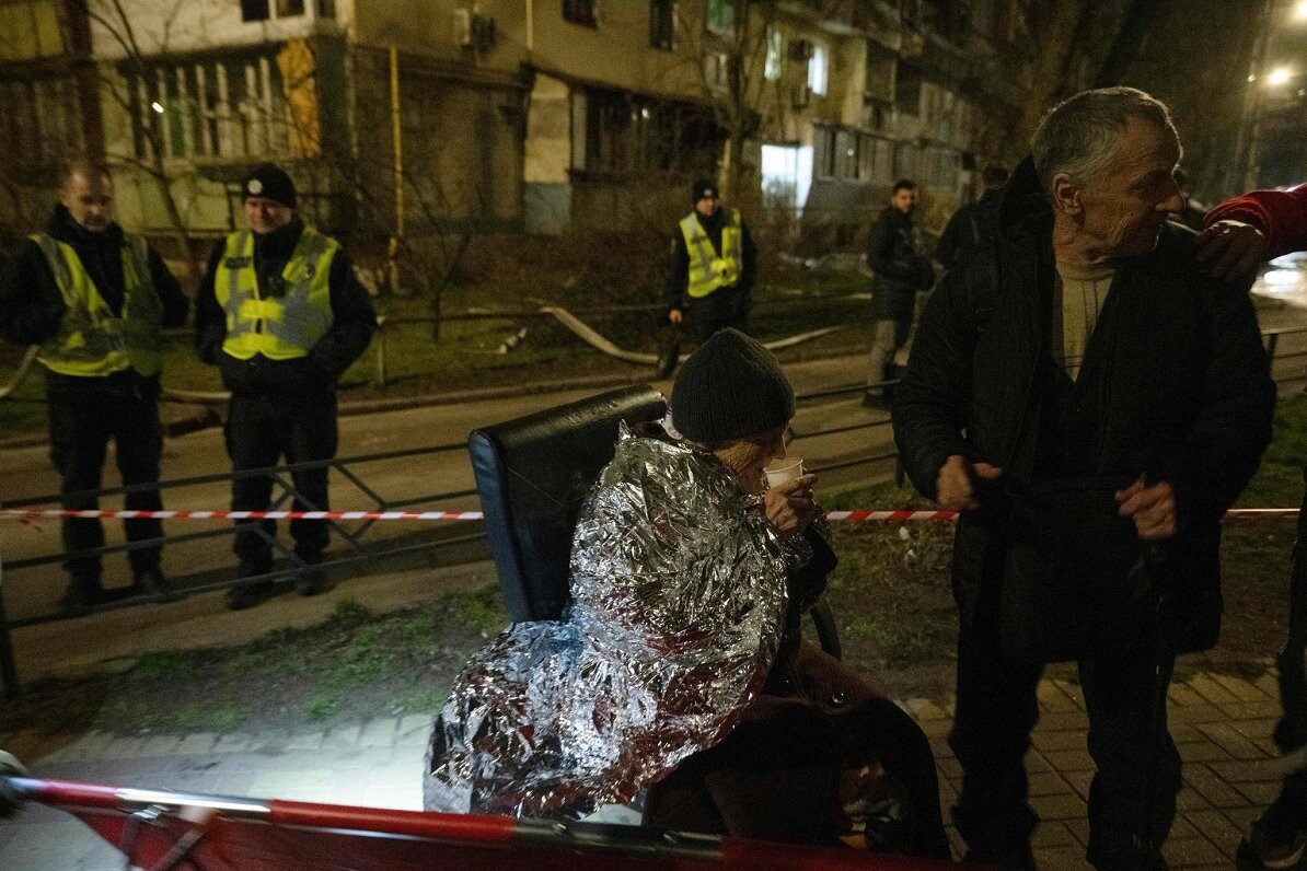 Krievijas dronu uzbrukumā Kijivai trīs nogalinātie