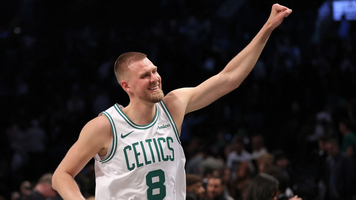Video: Porziņģis atgriežas pēc astoņu spēļu izlaišanas un gūst 24 punktus “Celtics” uzvarā