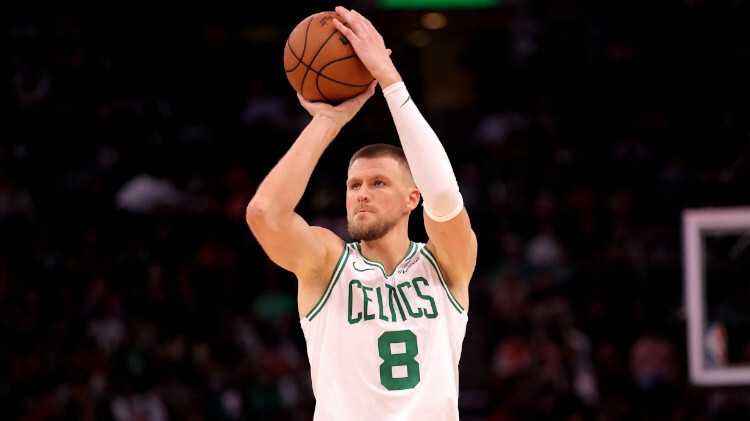 Porziņģis un “Celtics” eksaminēs “Grizzlies” jauno treneri