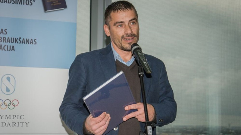 Lidostā Itālijā arestēts bijušais pasaules čempions riteņbraukšanā Vainšteins
