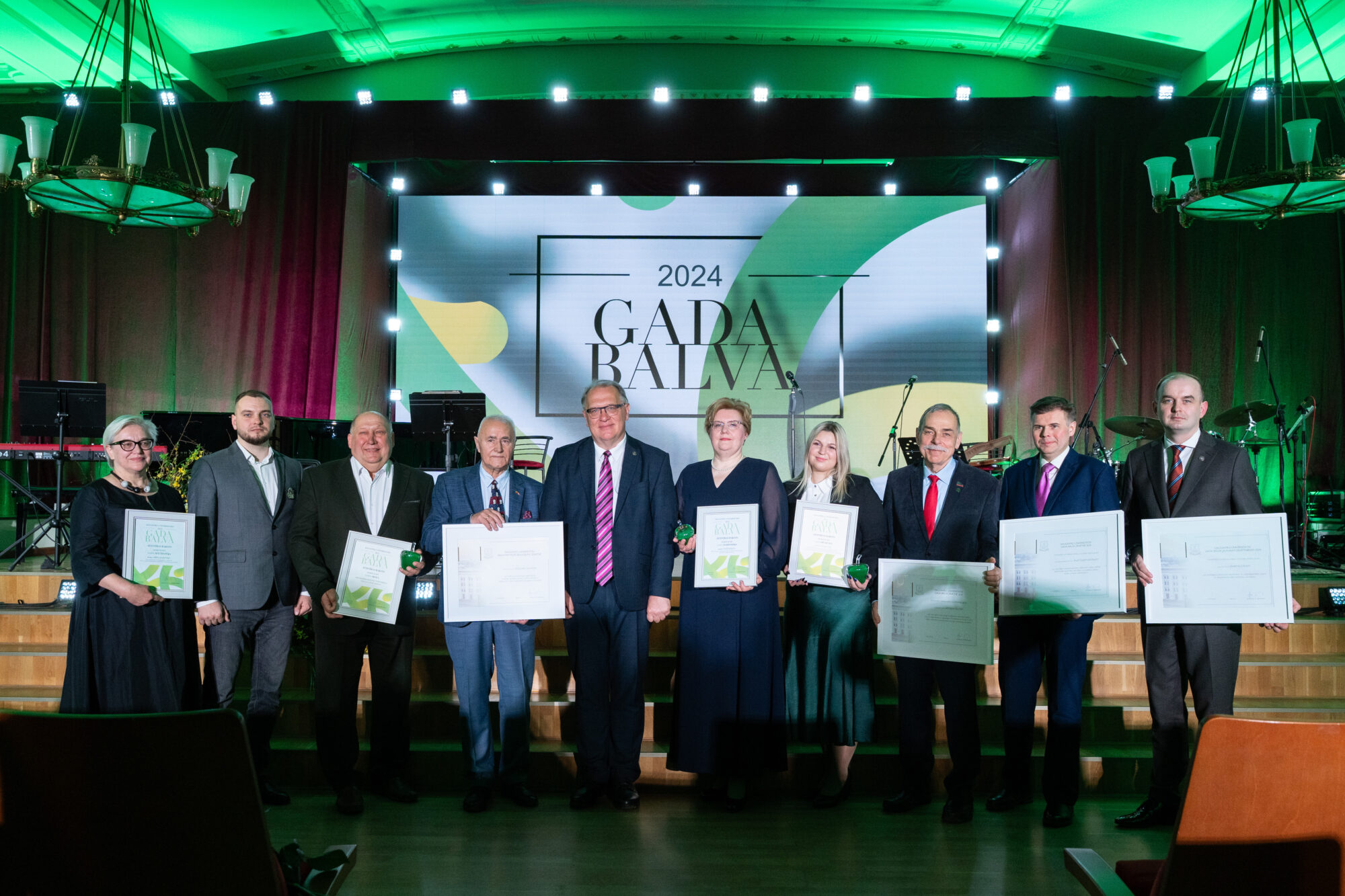 Latgale: Daugavpils Universitātē labākajiem pasniedza Hesperīdu zelta ābolus