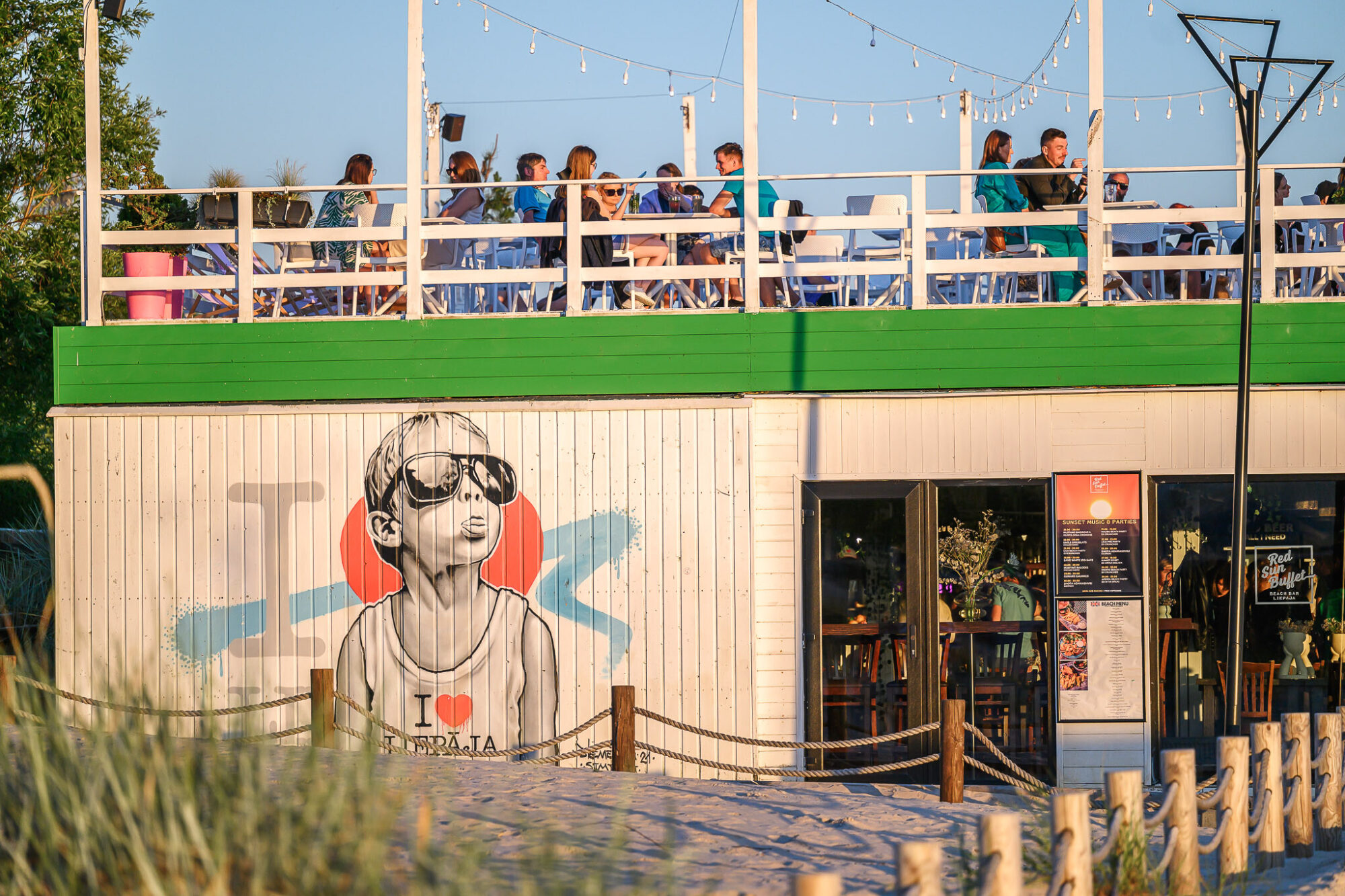 Liepājas pludmales kafejnīca “Red Sun Buffet” uzsākusi 16.sezonu