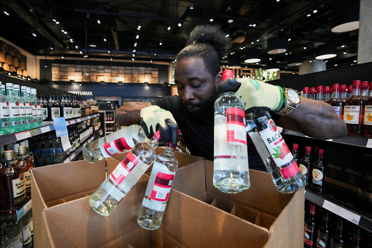 Vairākas Kanādas provinces aizliedz ASV alkohola tirdzniecību, atbildot uz tarifiem