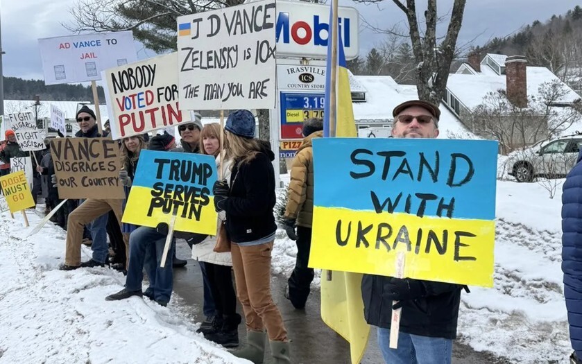 Vensa ģimeni Vērmontas kūrortā sagaida protestētāji