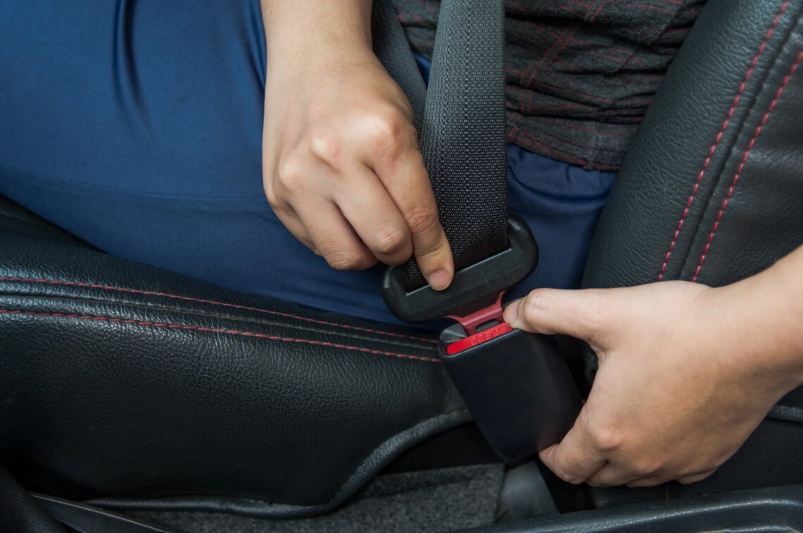 Policija: Situācija ar drošības jostu izmantošanu sabiedriskajā transportā aizvien nav ļoti laba