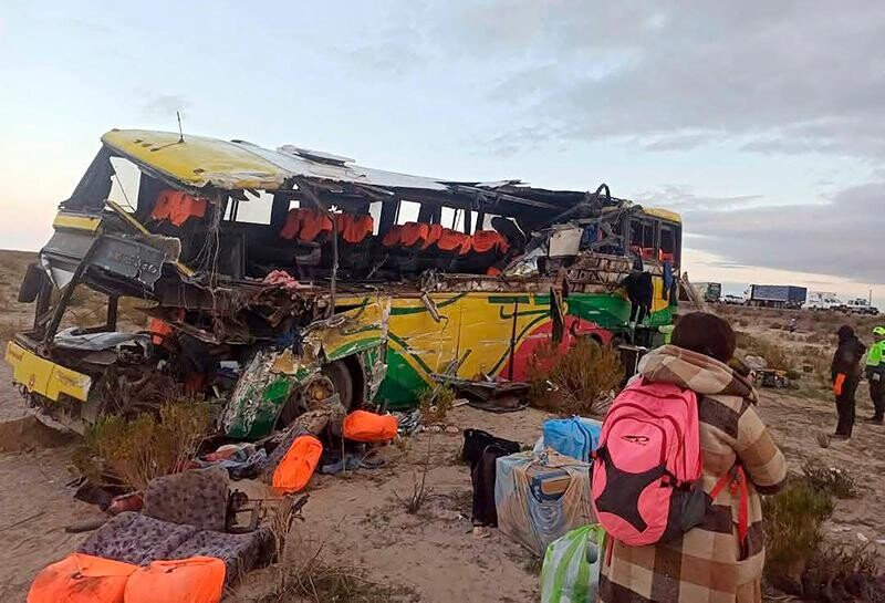 Divu autobusu sadursmē Bolīvijā 37 bojāgājušie