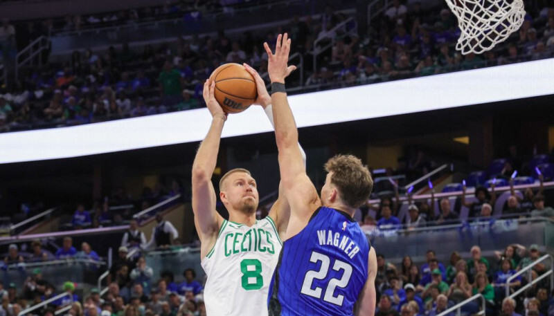 Video: Porziņģim 19 punkti “Celtics” uzvarā NBA “play-off” spēlē