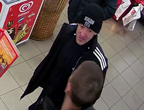 Policija Liepājā skaidro vīriešu identitāti