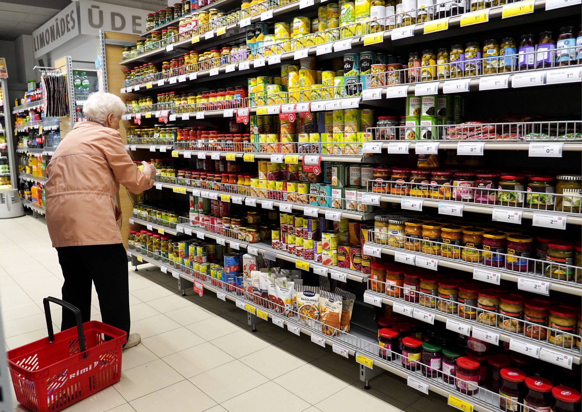 EM: Tuvākajos mēnešos pircēju aktivitāti varētu veicināt pieaugošais atalgojums pēc nodokļu izmaiņām
