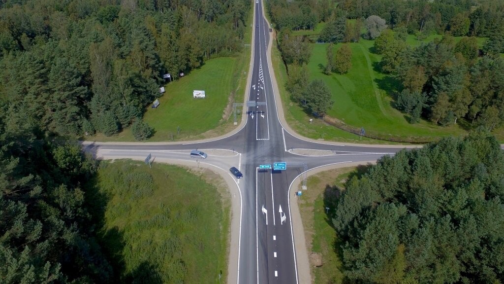 Atjaunots A11 ceļa segums līdz Lietuvas robežai, uz Ventspils šosejas darbi ilgs līdz septembrim