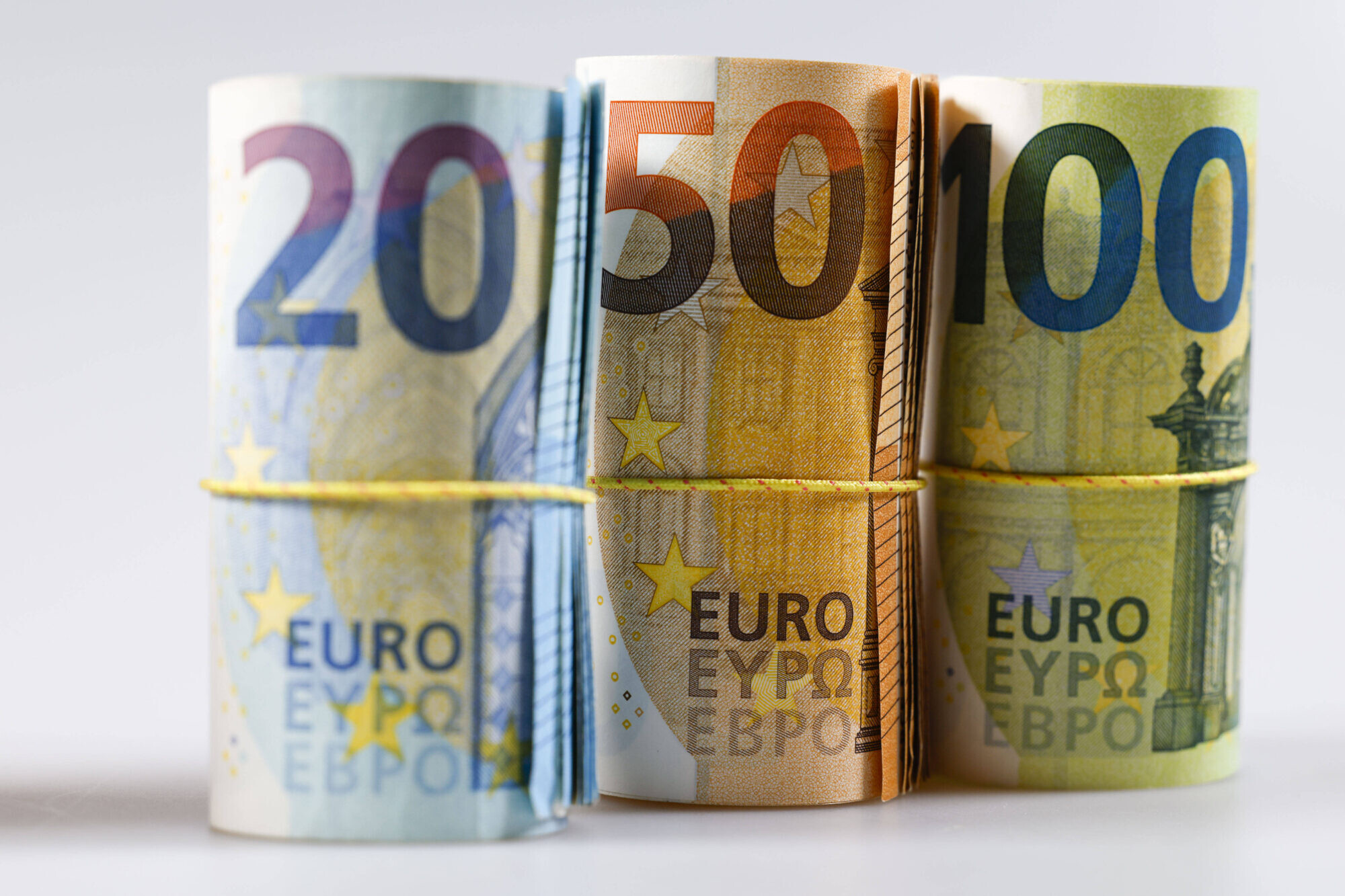 Rēķinot pēc ES metodēm, Latvijā valsts budžetā pērn bija deficīts 1,8% apmērā no IKP