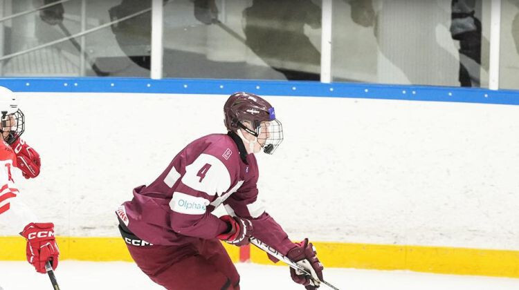 Latvijas U-18 hokeja izlase pārbaudes spēlē uzvar poļus