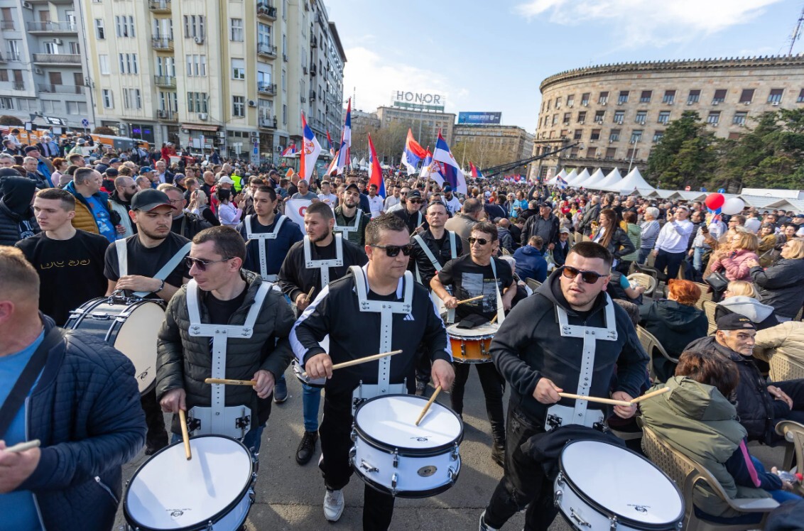 Serbijas studenti bloķē sabiedrisko raidkompāniju ēkas