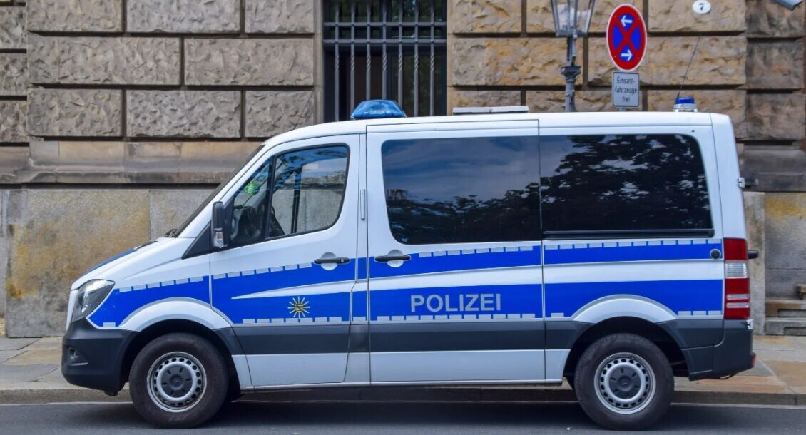Vācijā un Čehijā veikti reidi pret cilvēku kontrabandistiem
