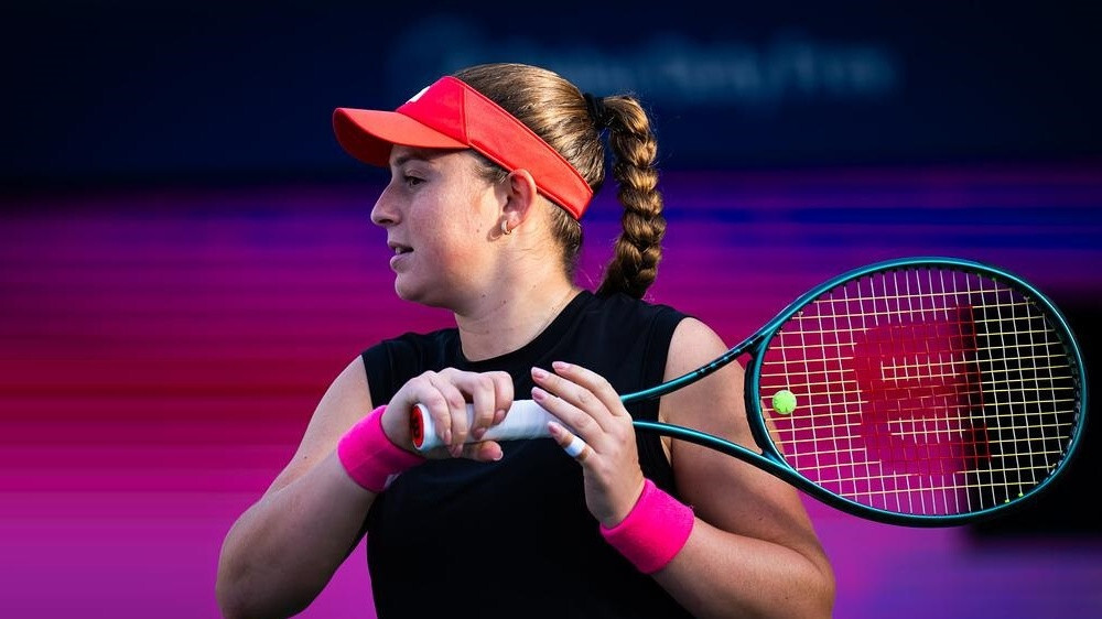 Ostapenko pārī ar Rūtlifu uzvara Čārlstonas “WTA 500” sērijas turnīra dubultspēļu sacensību pirmajā mačā