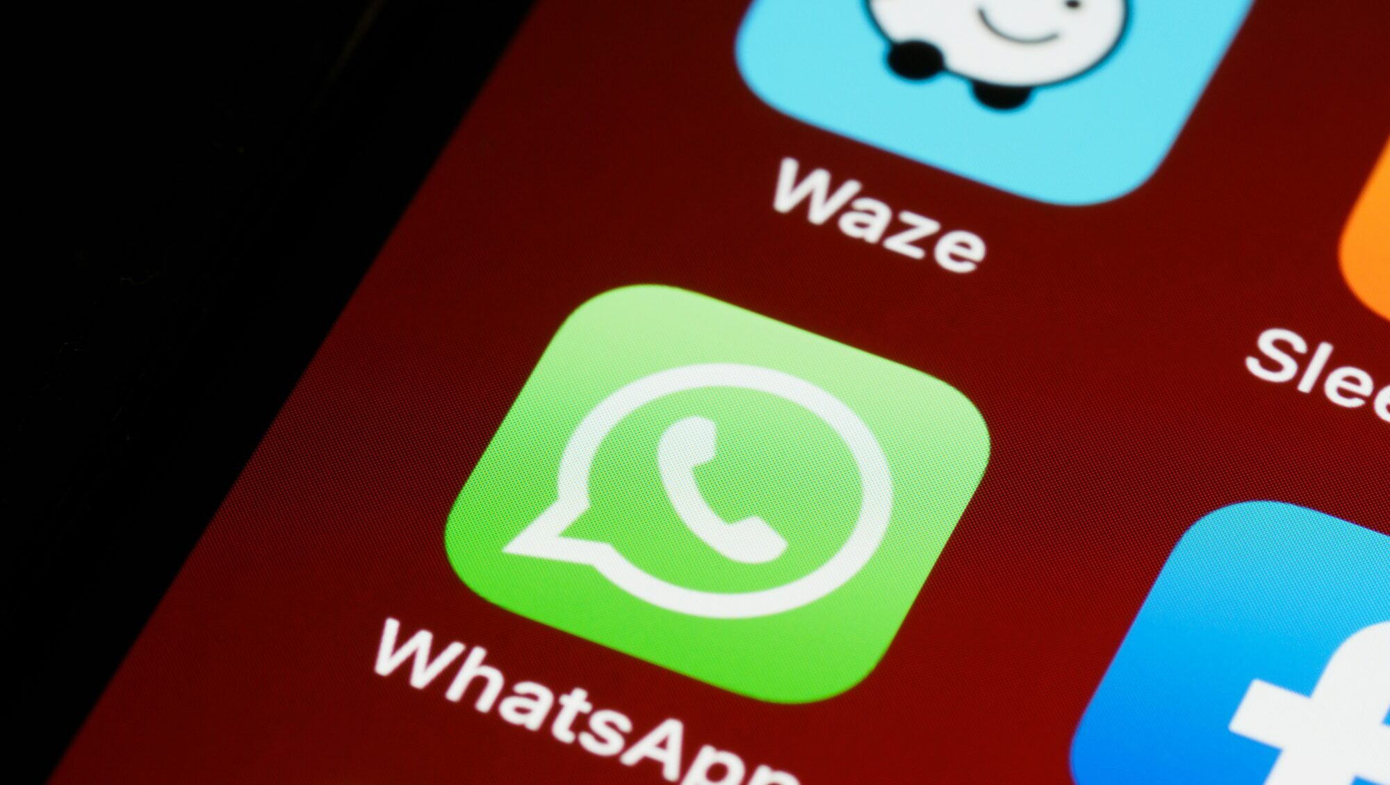 Zakerbergs noliedz, ka “Instagram” un “WhatsApp” iegādei būtu bijis mērķis neitralizēt konkurentus