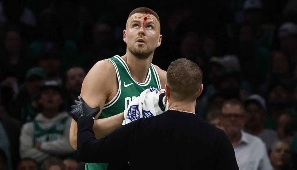 Video: Porziņģis ar “double double” sekmē “Celtics” otro uzvaru sērijā ar “Magic”