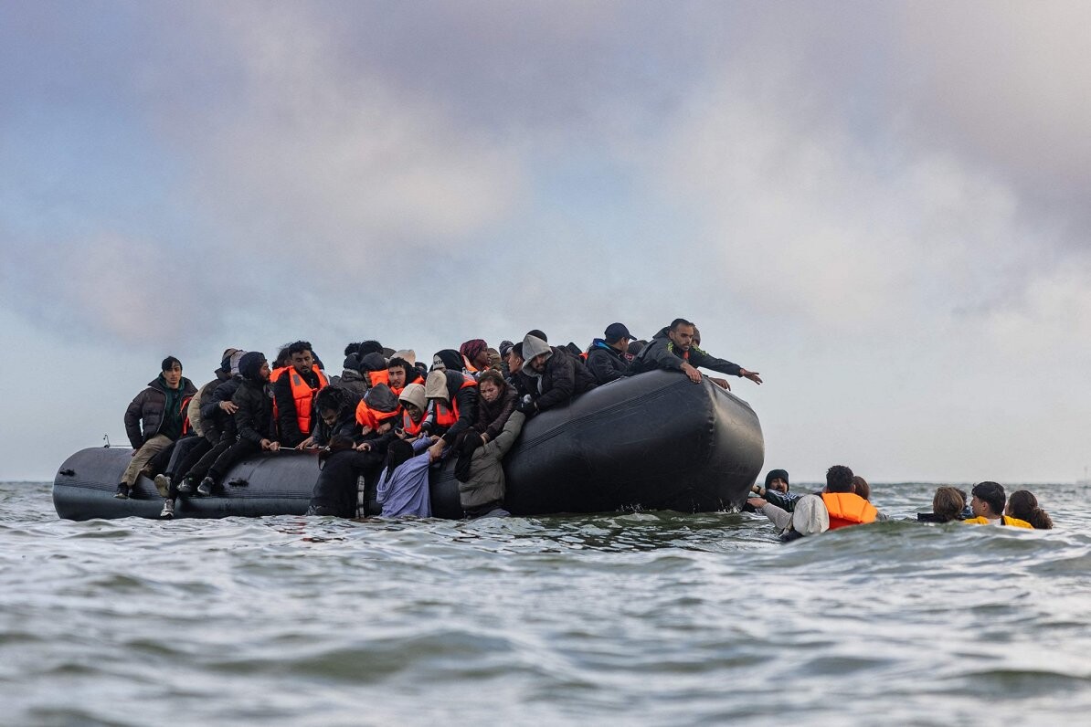 Divās dienās pār Lamanšu ieradušies vairāk nekā 1000 migrantu