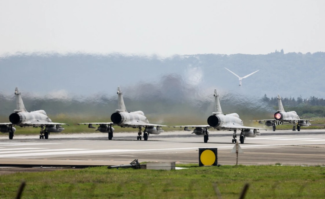 Ķīna militārajās mācībās praktizē uzbrukumus Taivānas ostām un enerģētikas objektiem