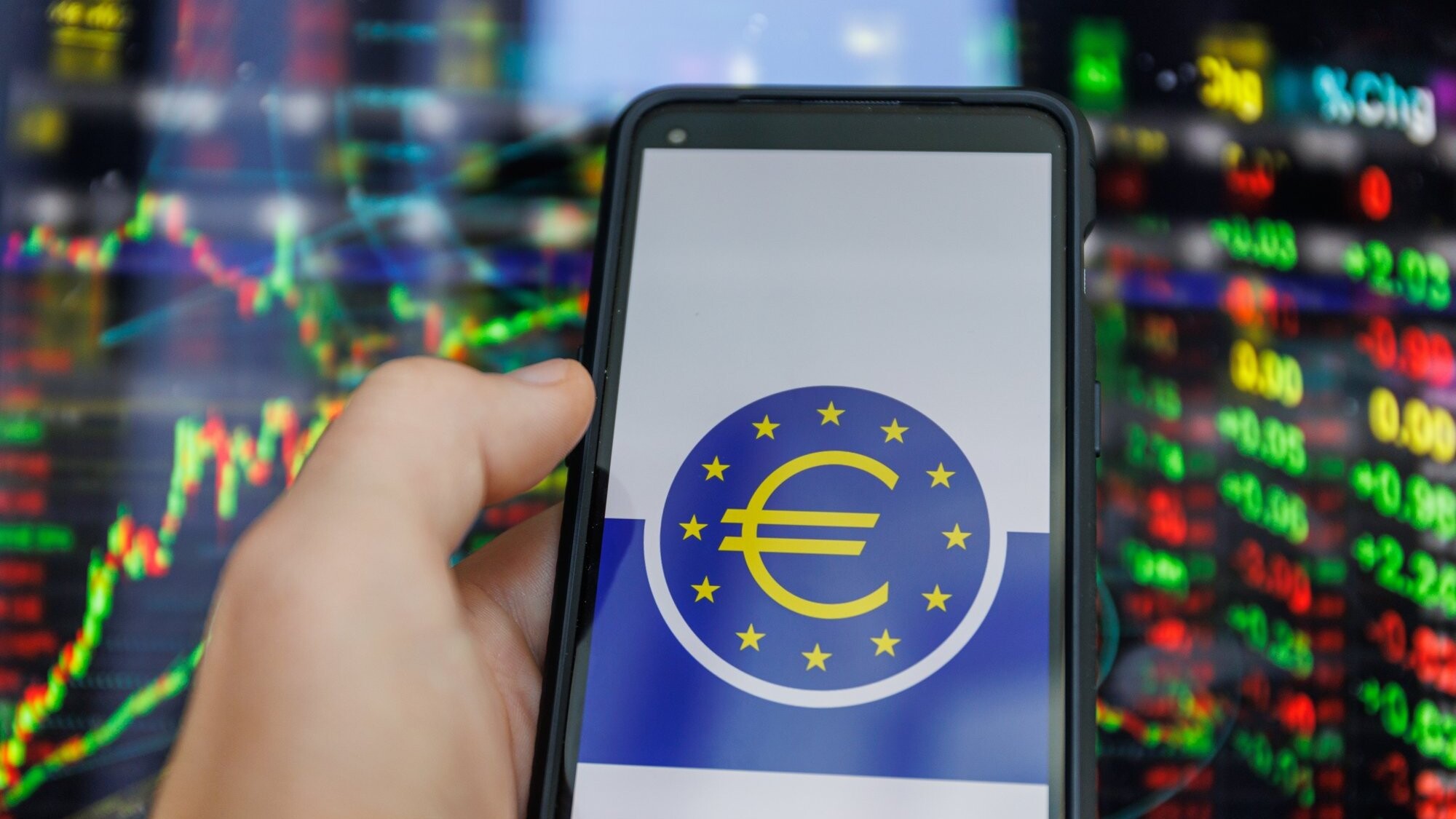 Stājas spēkā ECB samazinātās likmes