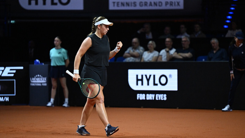 Video: Ostapenko vēlreiz pārspēj Švjonteku un iekļūst Štutgartes “WTA 500” turnīra pusfinālā