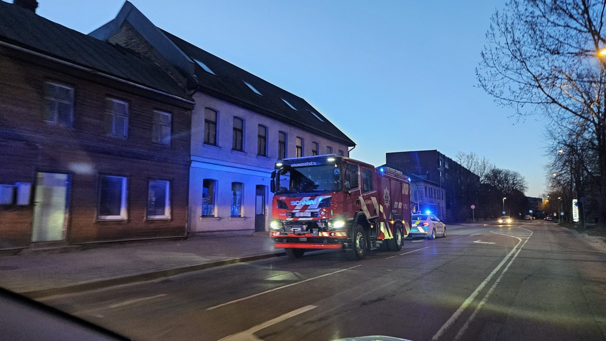 Video: Liepājas Olimpiskā centra tualetē izceļas ugunsgrēks, ēku pamet 190 cilvēki